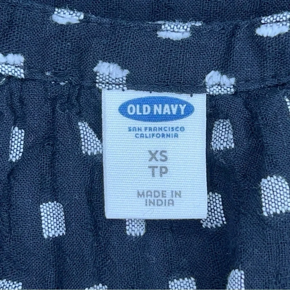 XS OLD NAVY BLACK GREY WHITE CHECKERED SLEEVELESS TOP BLOUSE TANK
